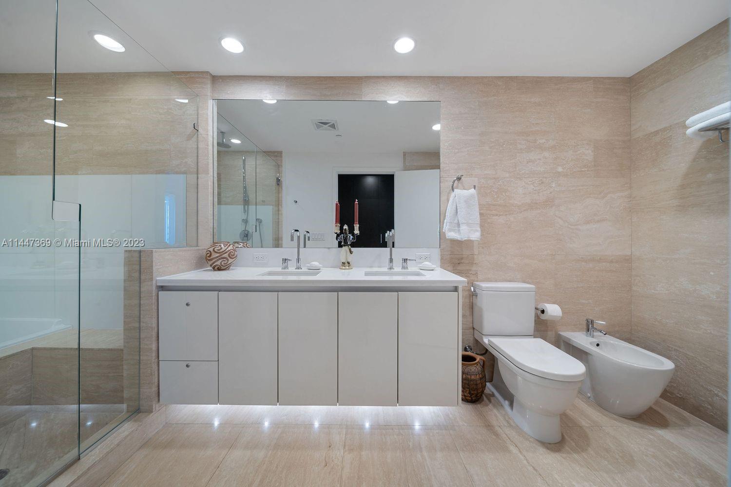 CAPRI SOUTH BEACH CONDO - Residential