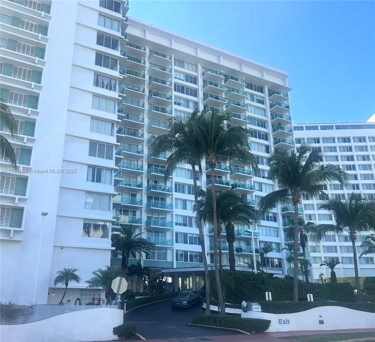 1000 West Ave 908