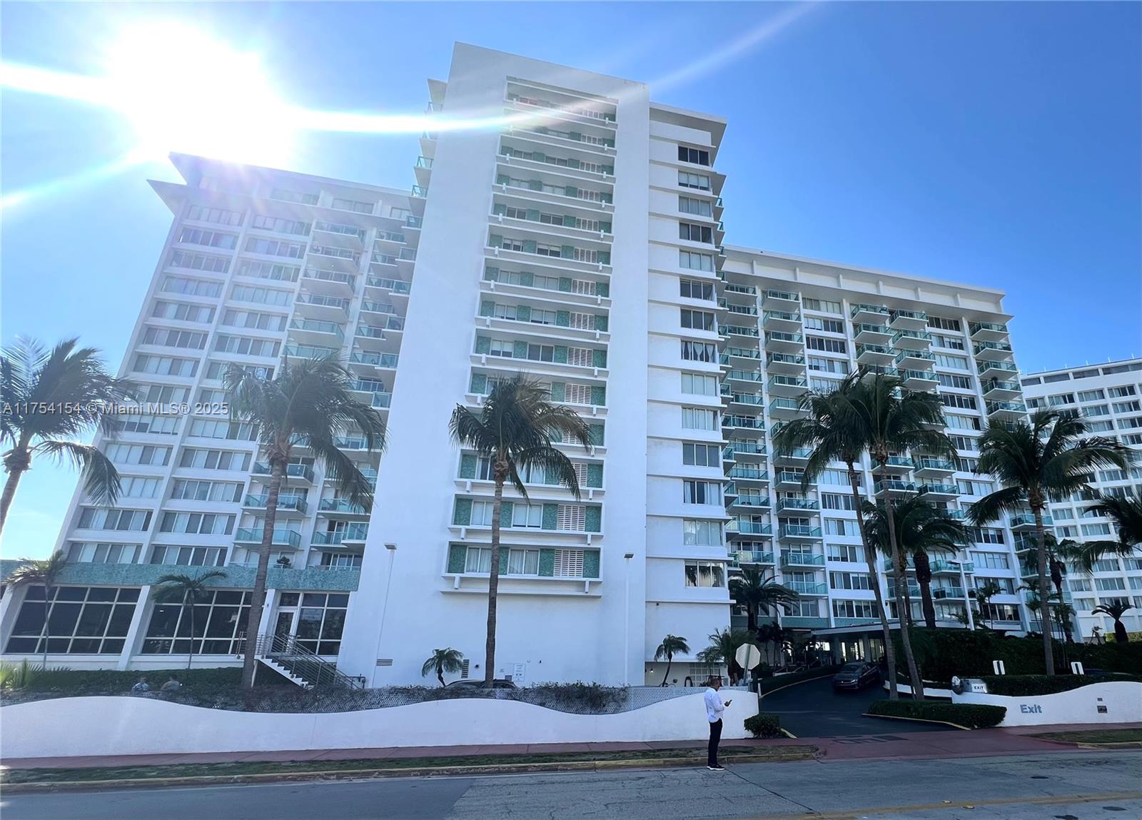 1000 West Ave 908