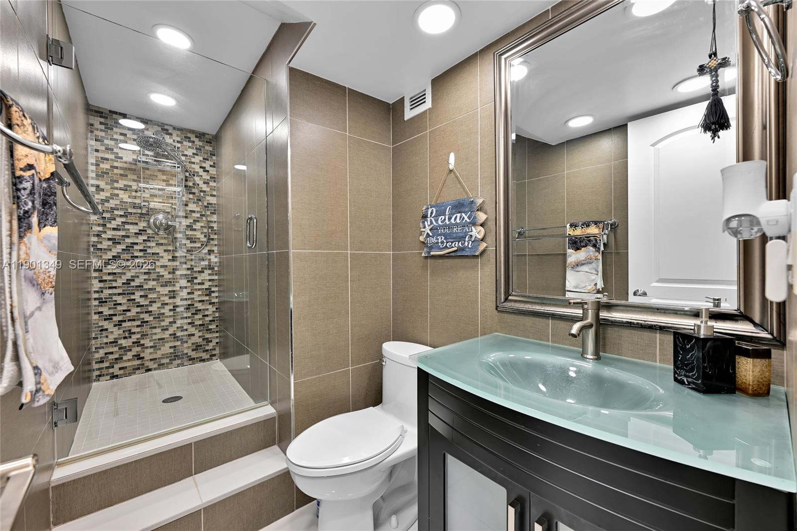 RESIDENCES ON HOLLYWOOD B - Residential