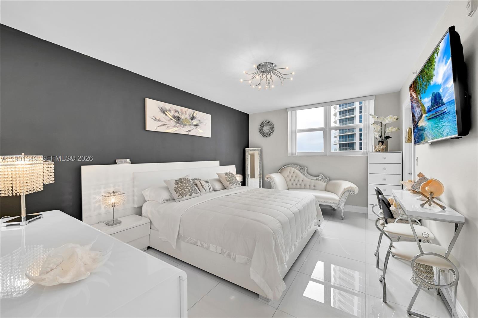 RESIDENCES ON HOLLYWOOD B - Residential