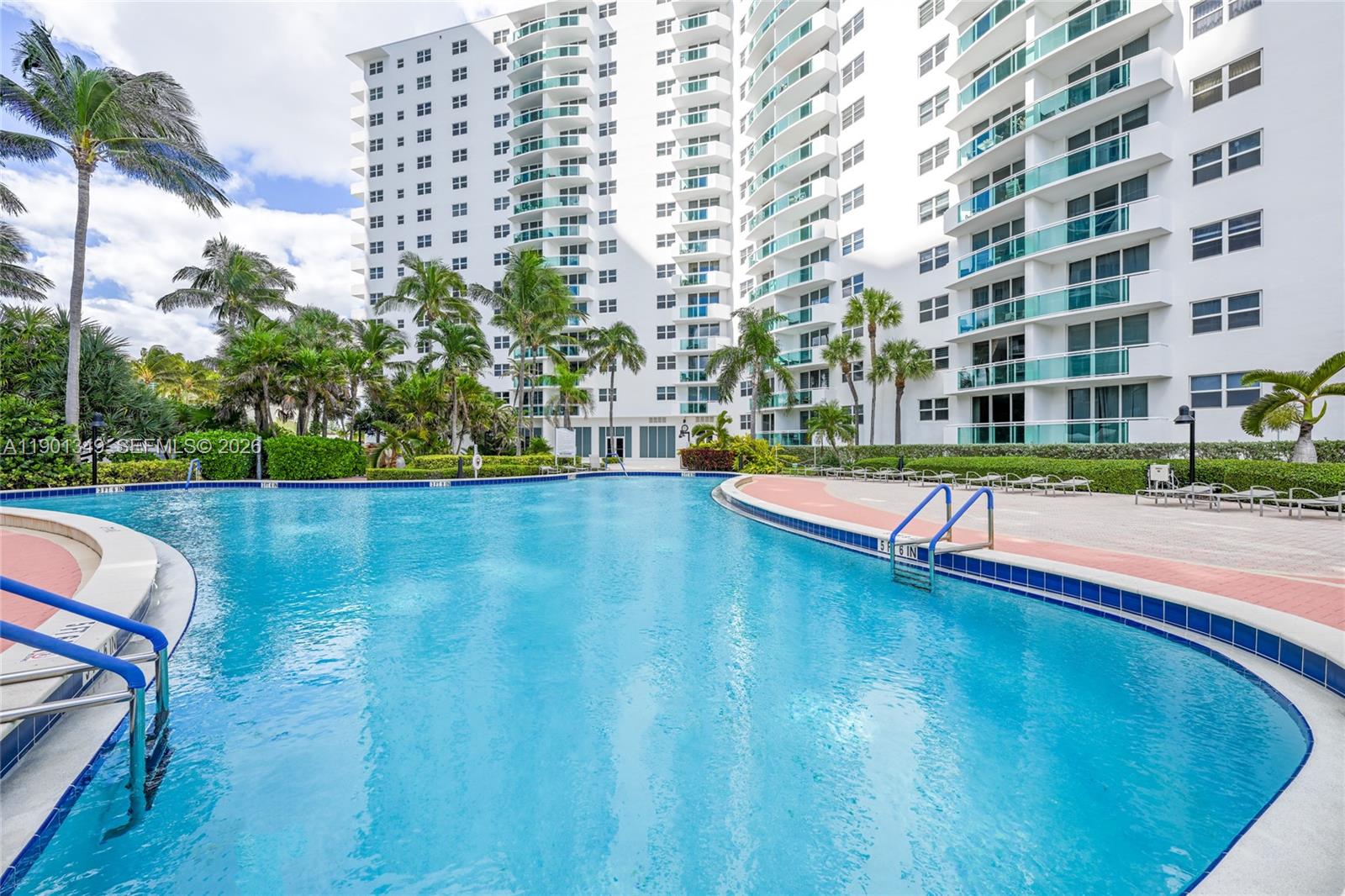 RESIDENCES ON HOLLYWOOD B - Residential