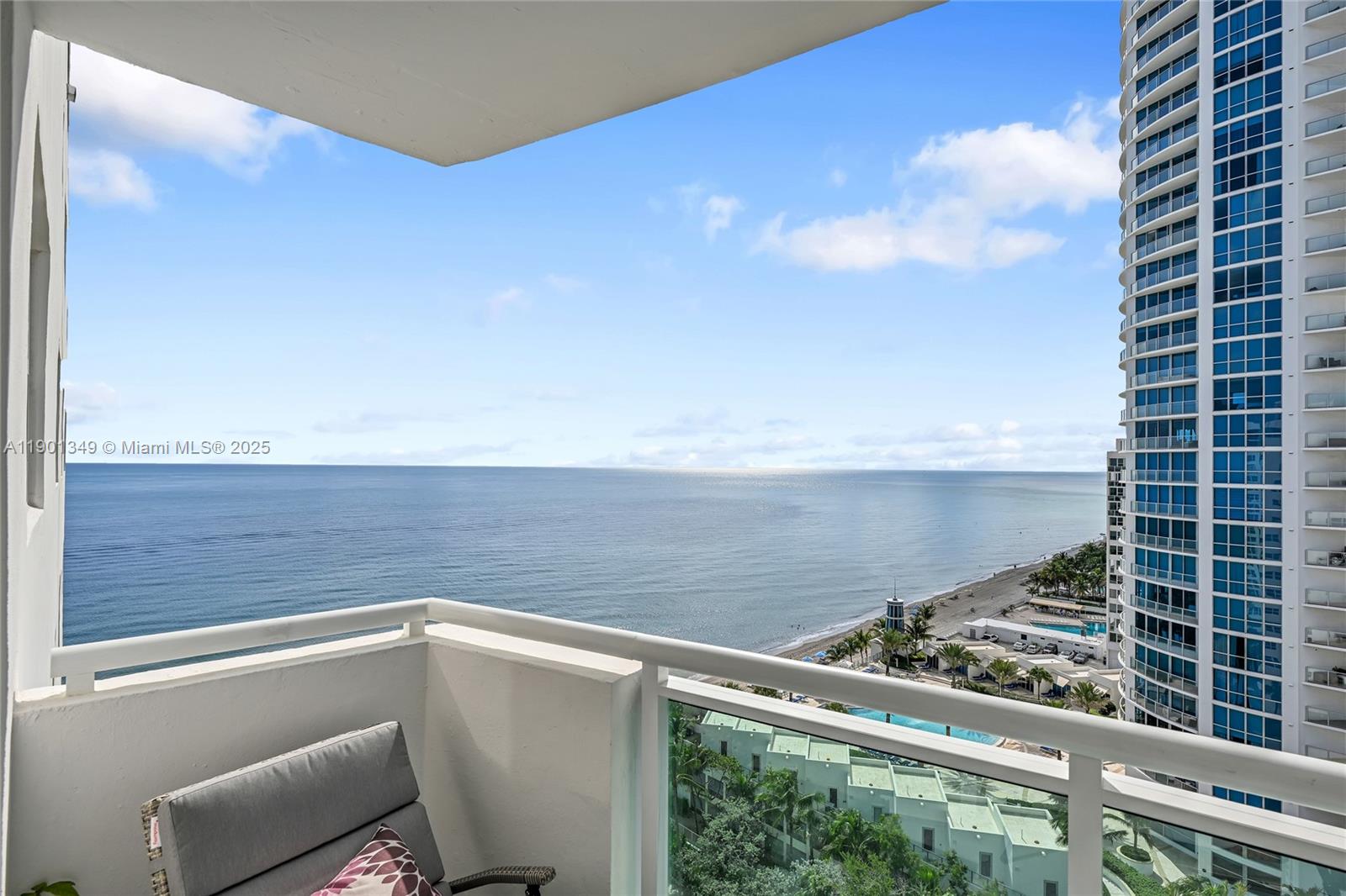 RESIDENCES ON HOLLYWOOD B - Residential