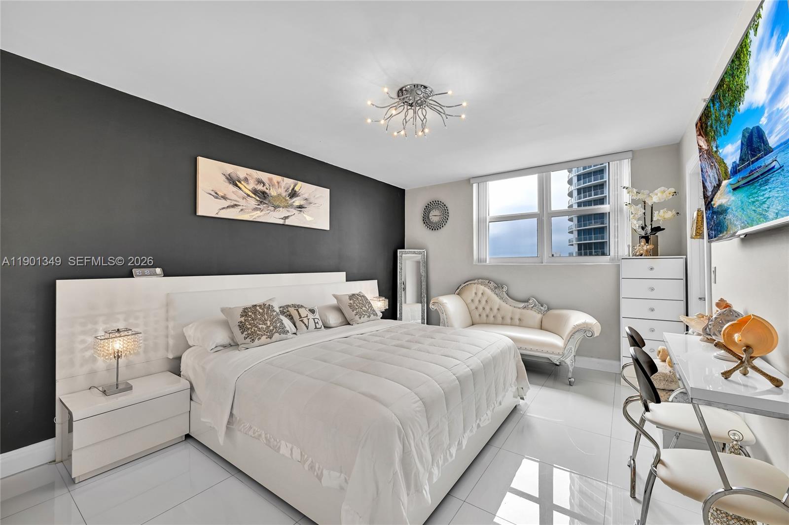 RESIDENCES ON HOLLYWOOD B - Residential