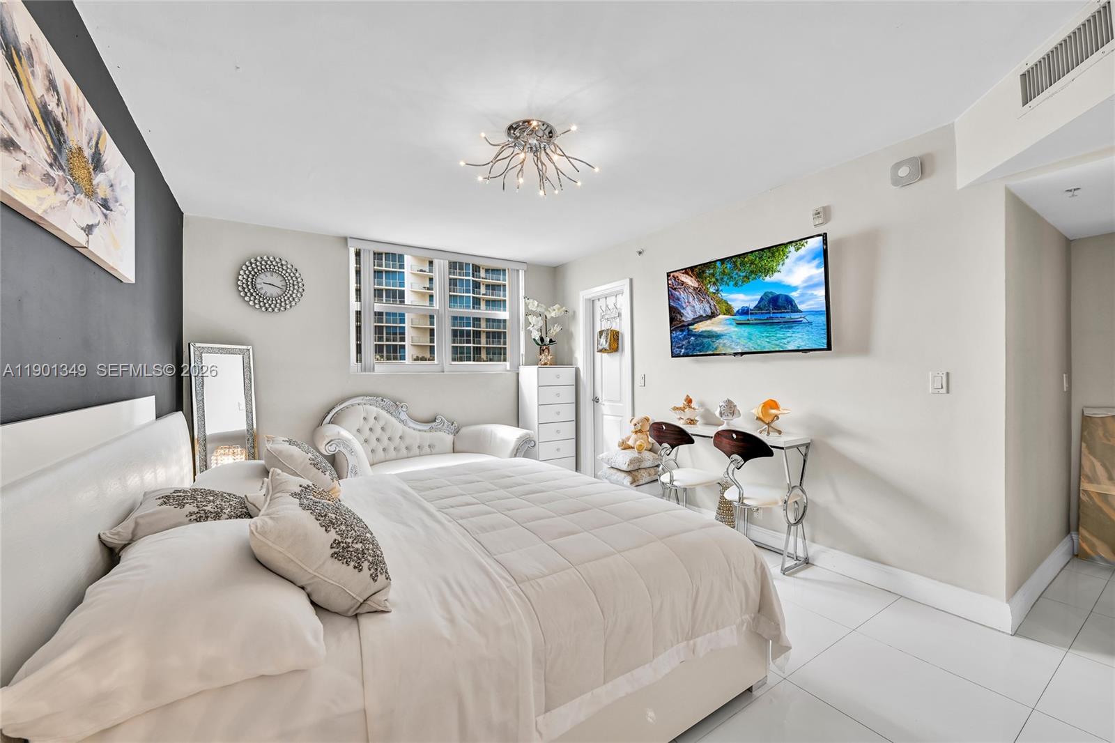 RESIDENCES ON HOLLYWOOD B - Residential