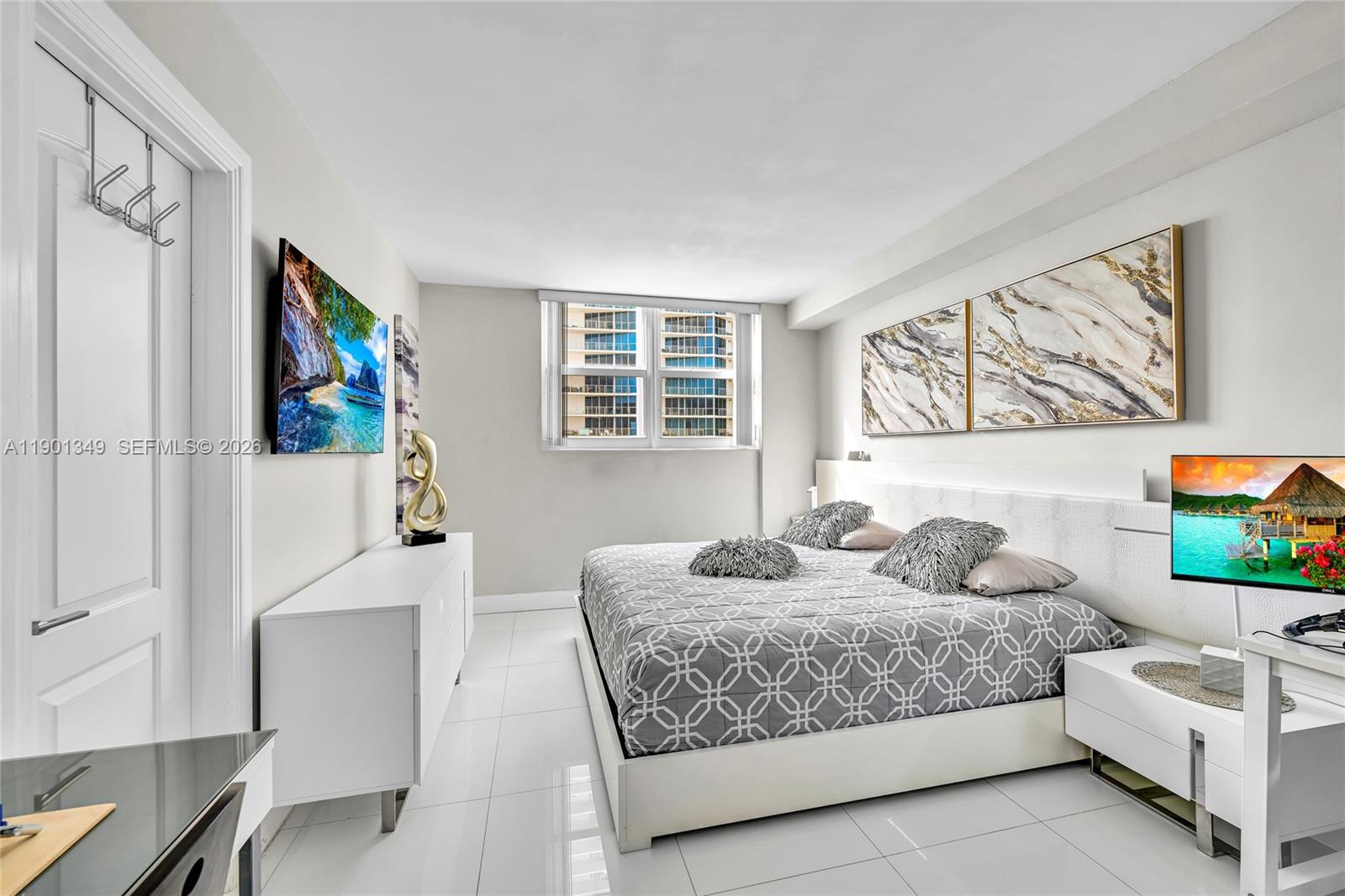 RESIDENCES ON HOLLYWOOD B - Residential