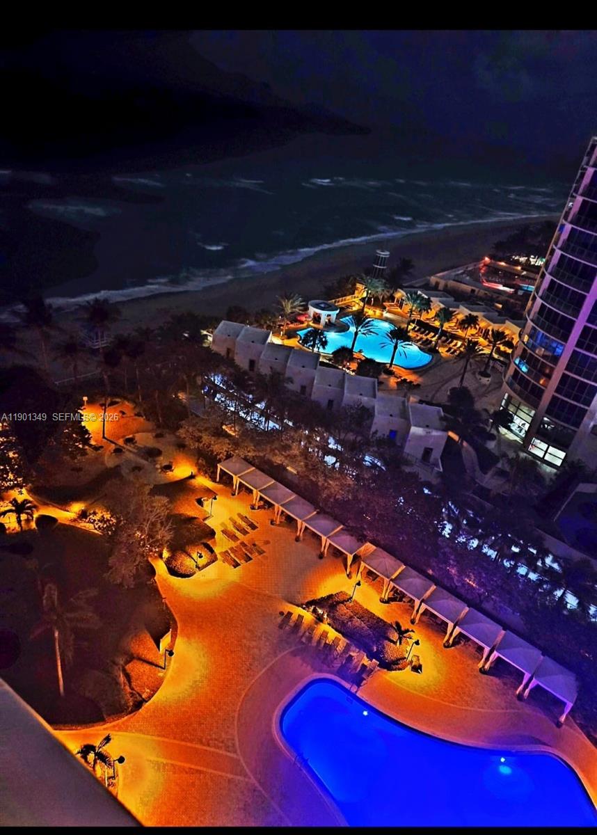 RESIDENCES ON HOLLYWOOD B - Residential