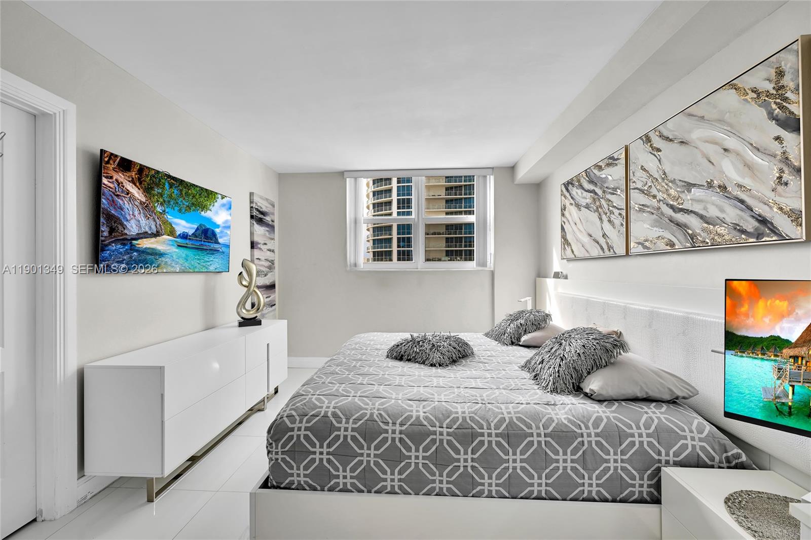 RESIDENCES ON HOLLYWOOD B - Residential