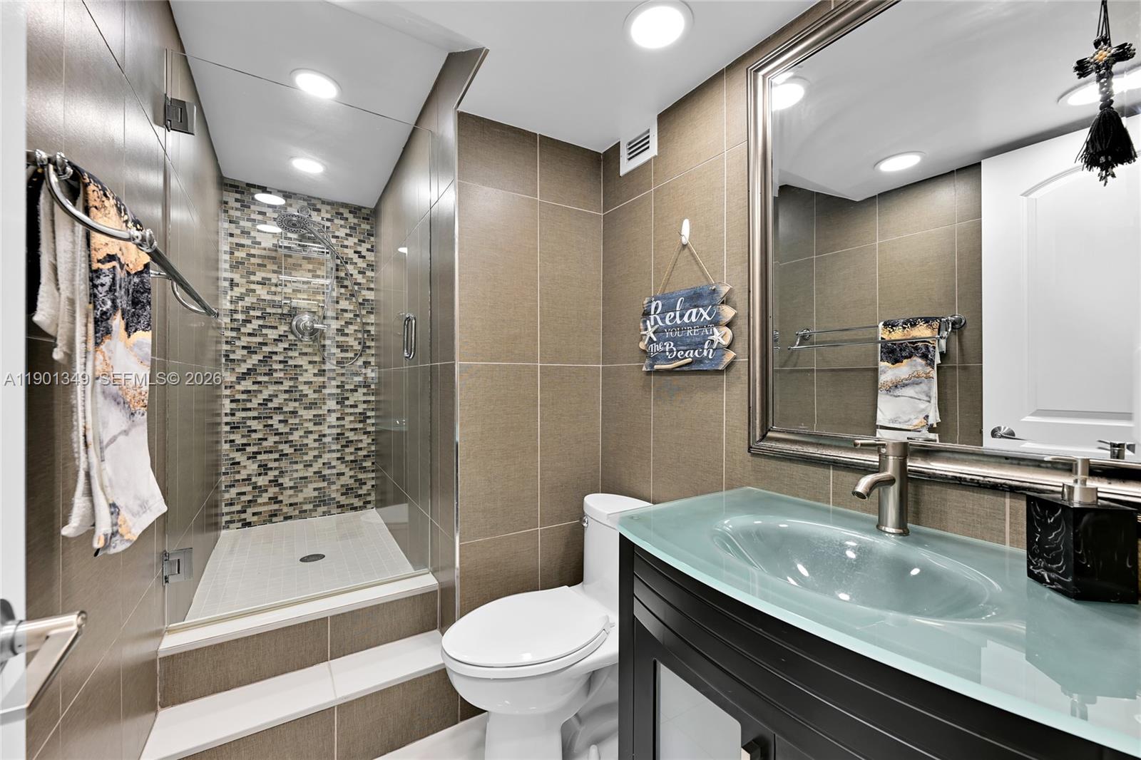 RESIDENCES ON HOLLYWOOD B - Residential