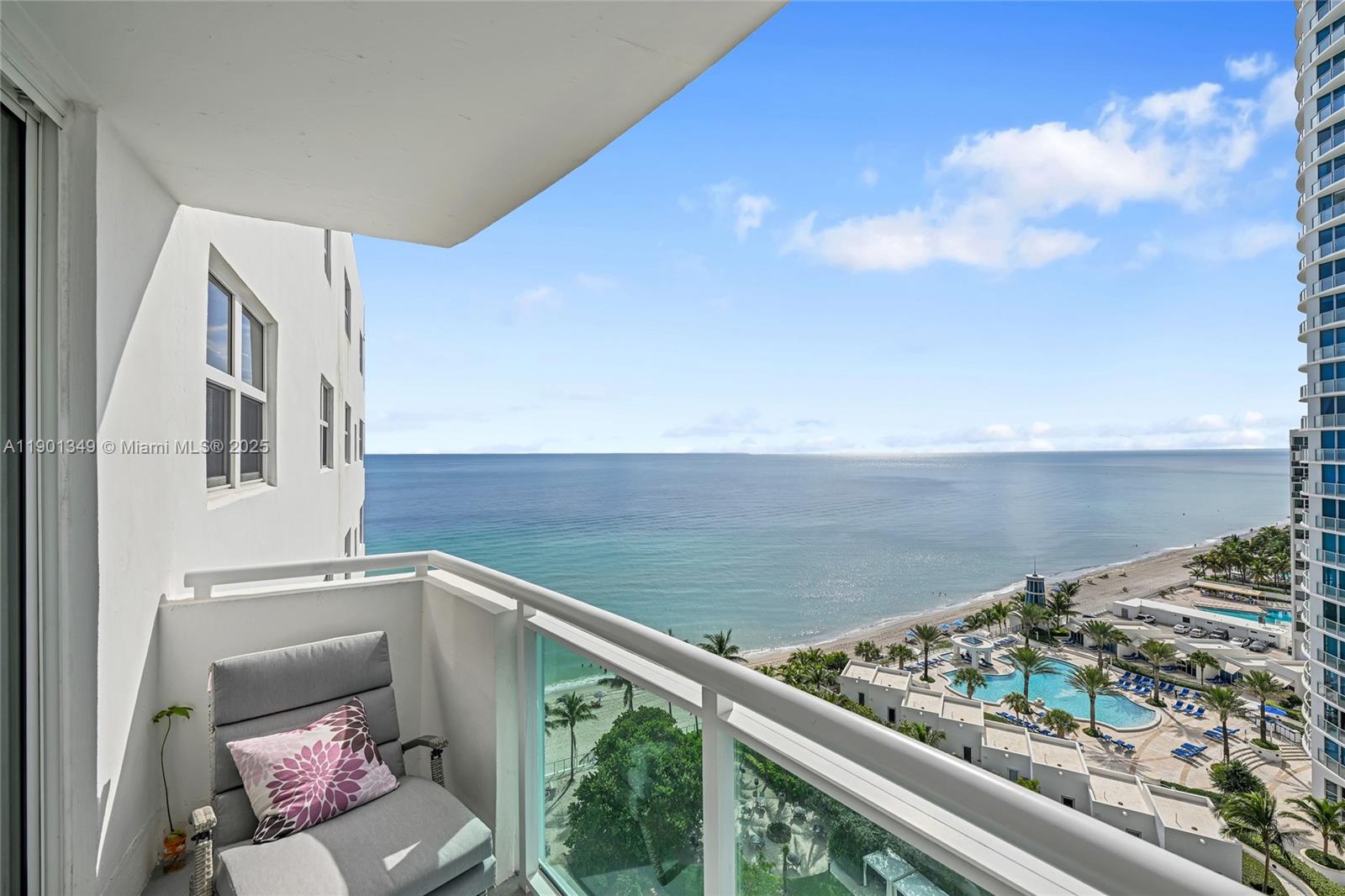 RESIDENCES ON HOLLYWOOD B - Residential