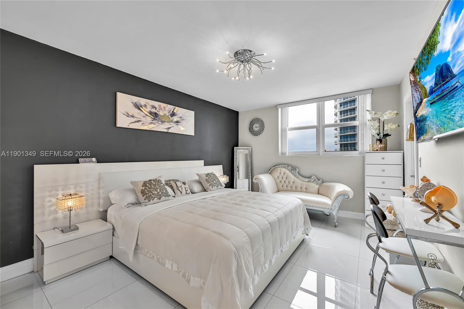 RESIDENCES ON HOLLYWOOD B - Residential