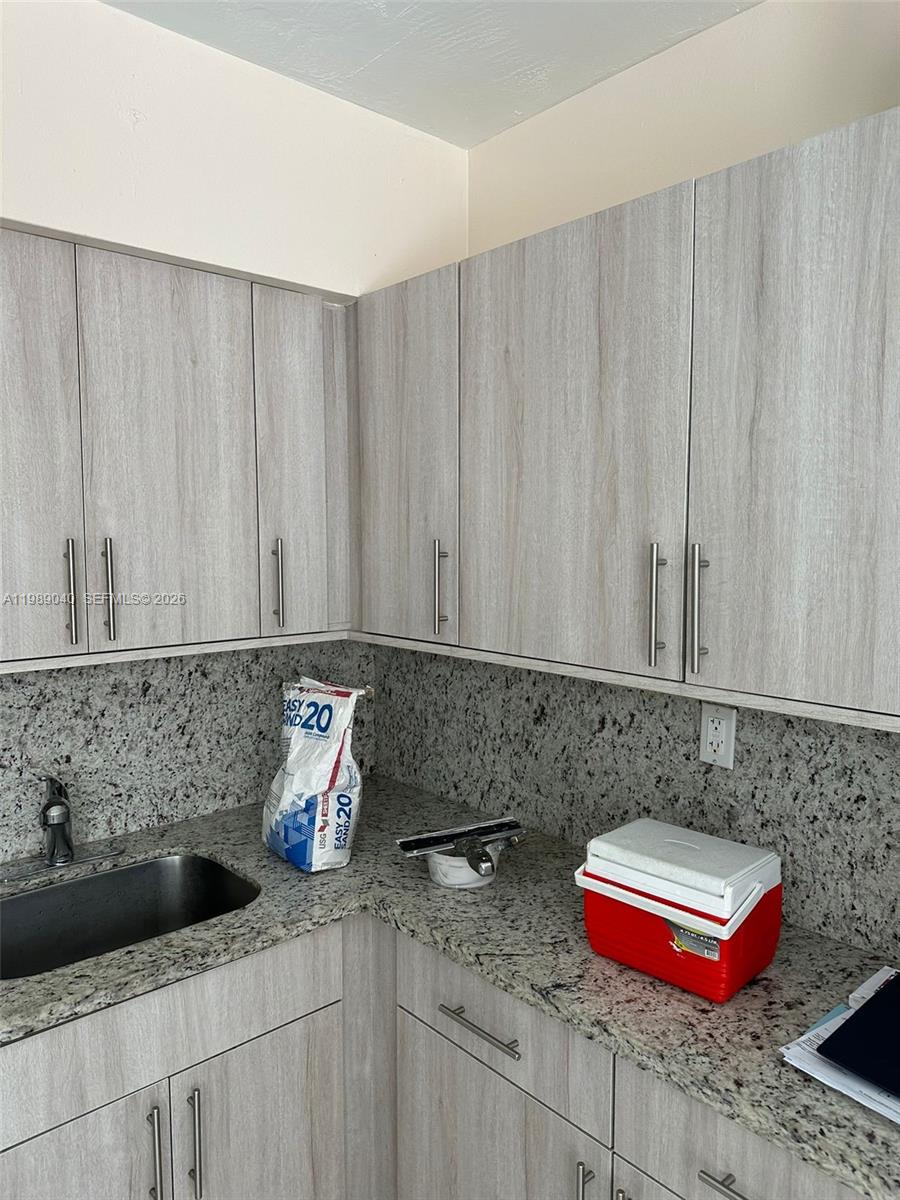 HIALEAH 4TH ADDN REV - Residential Lease