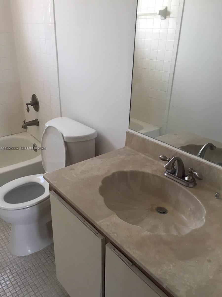 THE BEACH CLUB FONTAINEBL - Residential