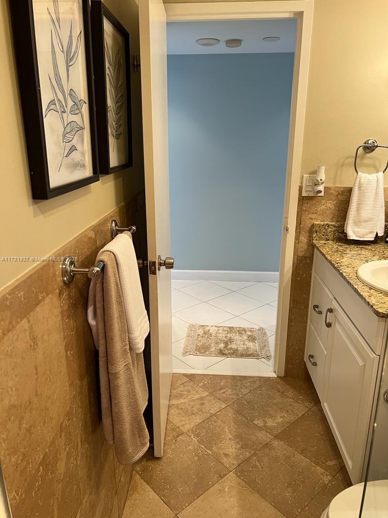 SEA AIR TOWERS CONDO - Residential Lease