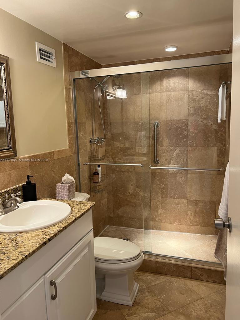 SEA AIR TOWERS CONDO - Residential Lease