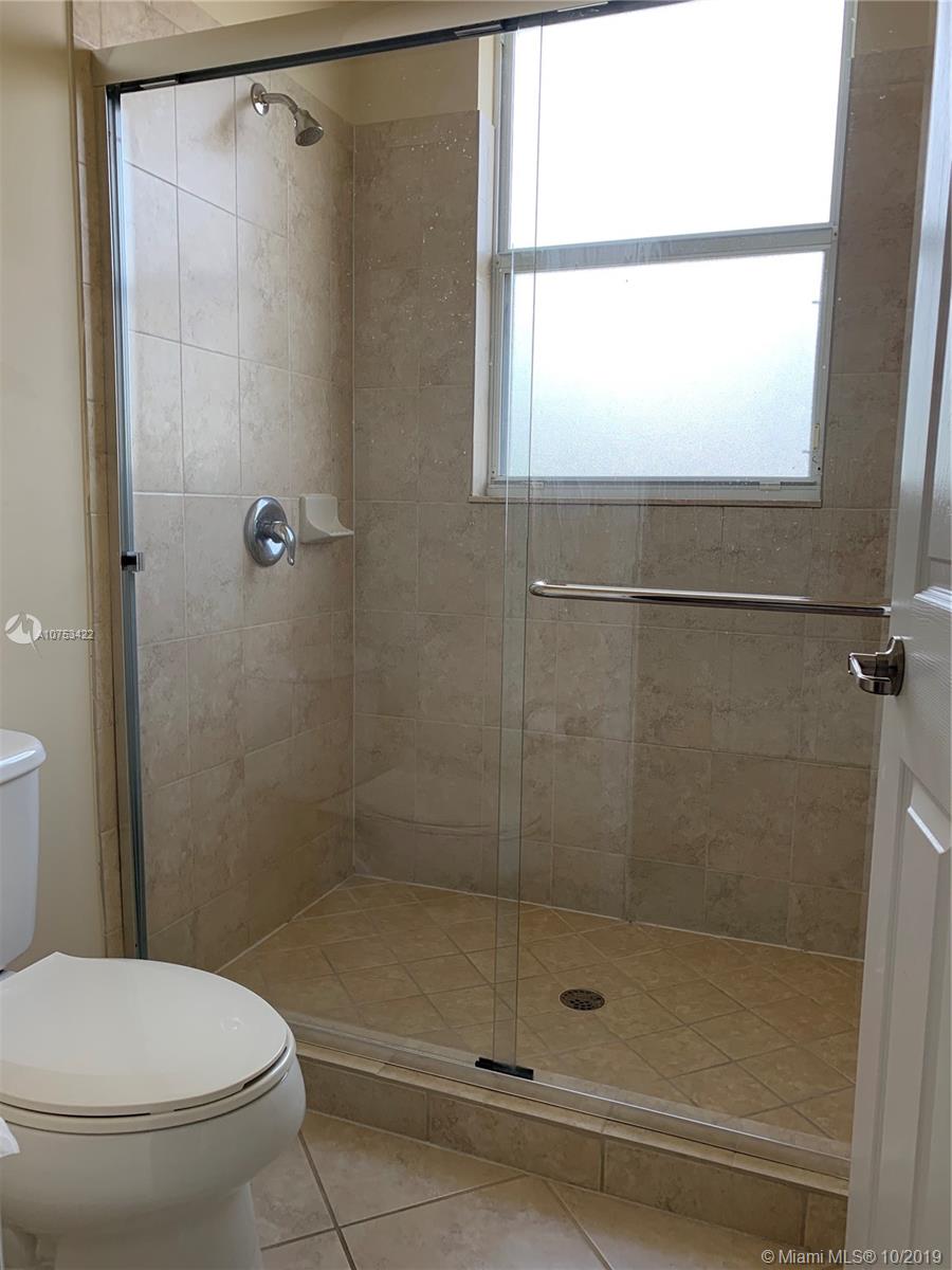 ISLANDS AT DORAL NORTHWES - Residential