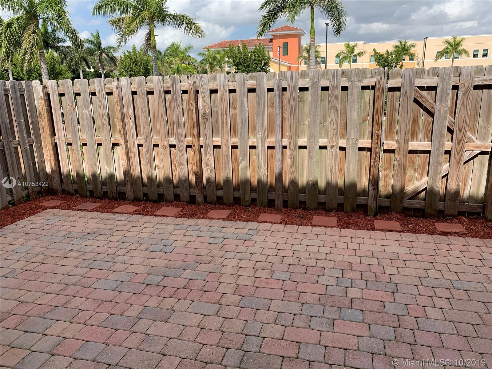 ISLANDS AT DORAL NORTHWES - Residential