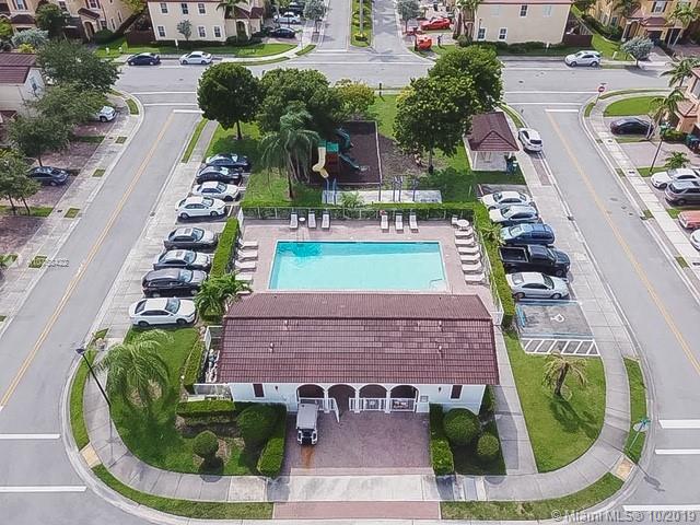 ISLANDS AT DORAL NORTHWES - Residential