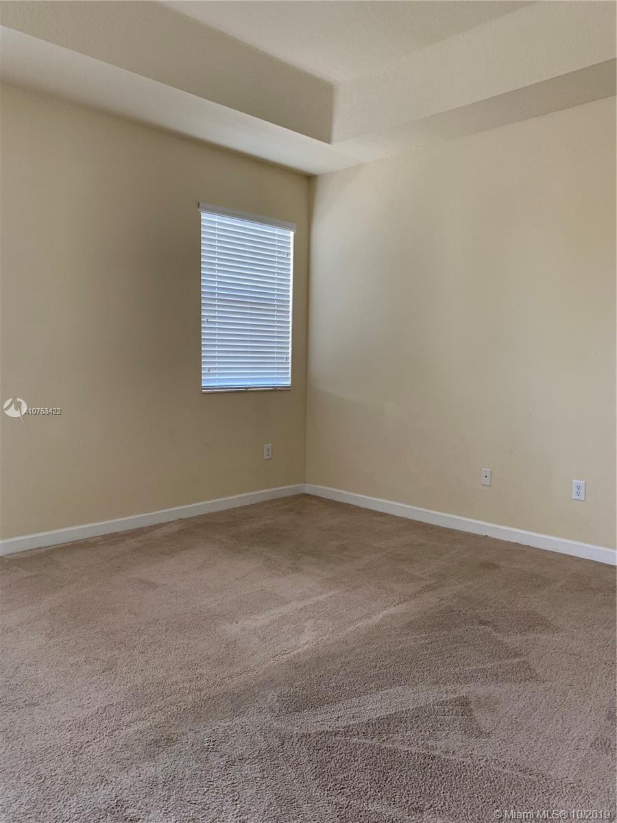 ISLANDS AT DORAL NORTHWES - Residential