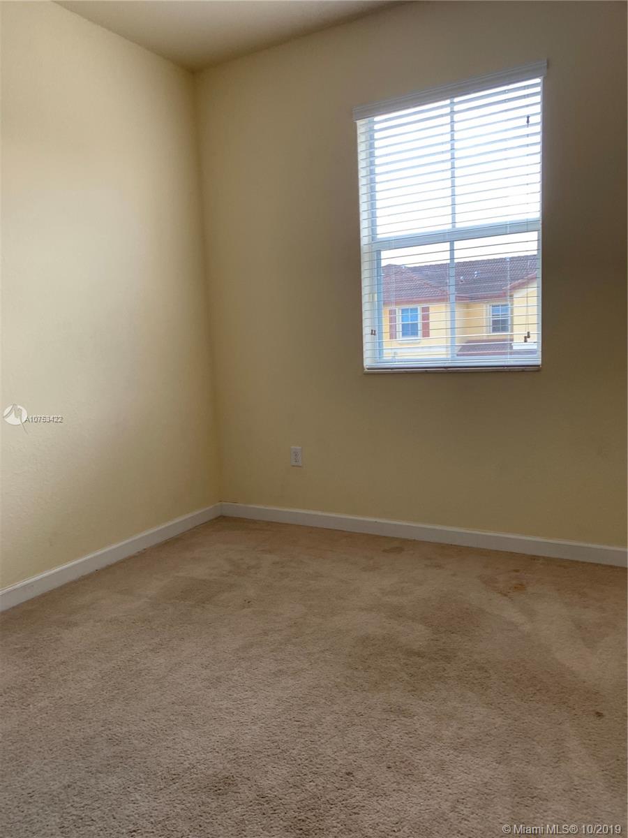 ISLANDS AT DORAL NORTHWES - Residential