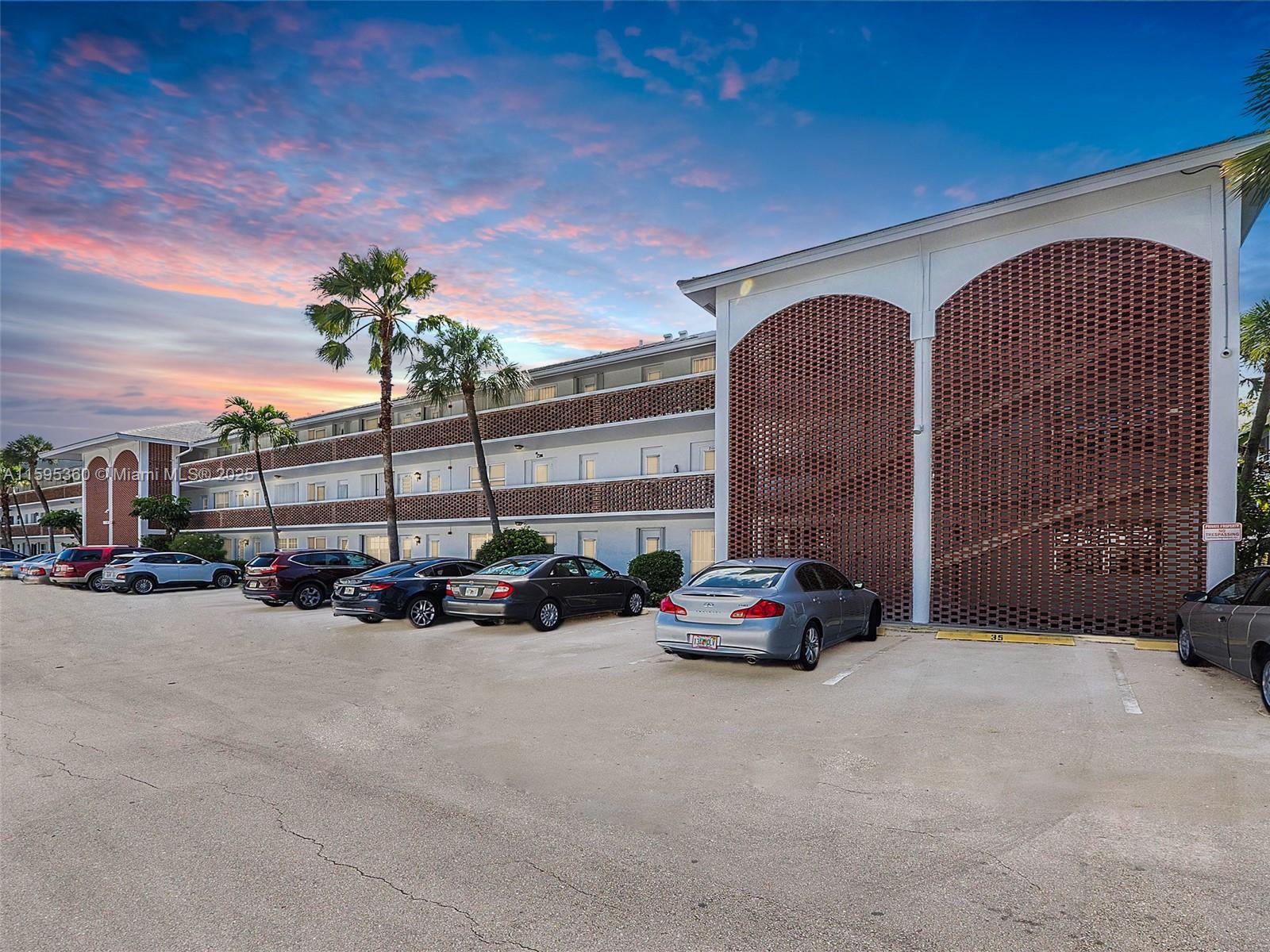 Property for Sale at 2050 Ne 39th St W212, Lighthouse Point, Broward County, Florida - Bedrooms: 1 
Bathrooms: 2  - $134,000