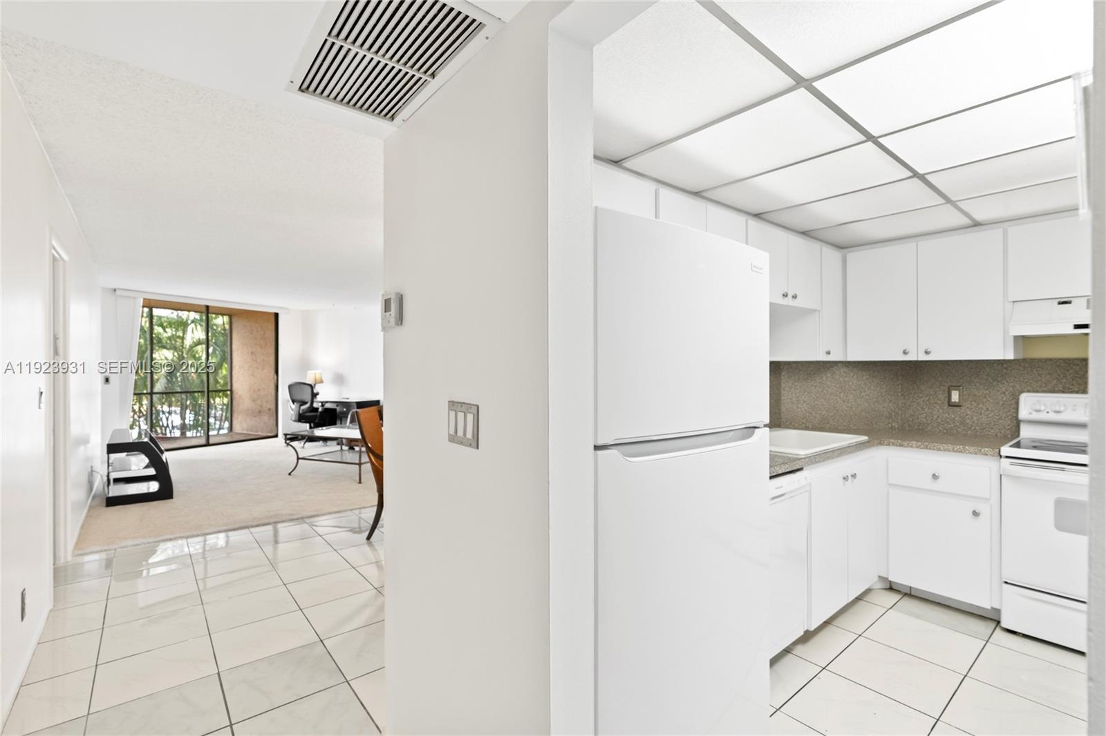 EMERALD HILLS C C APTS CO - Residential