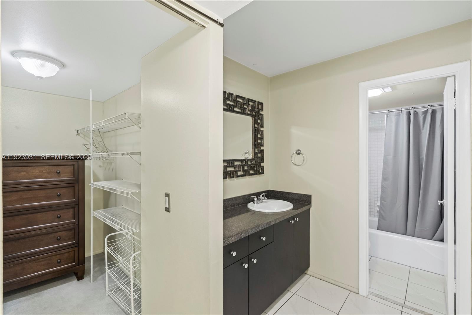 EMERALD HILLS C C APTS CO - Residential