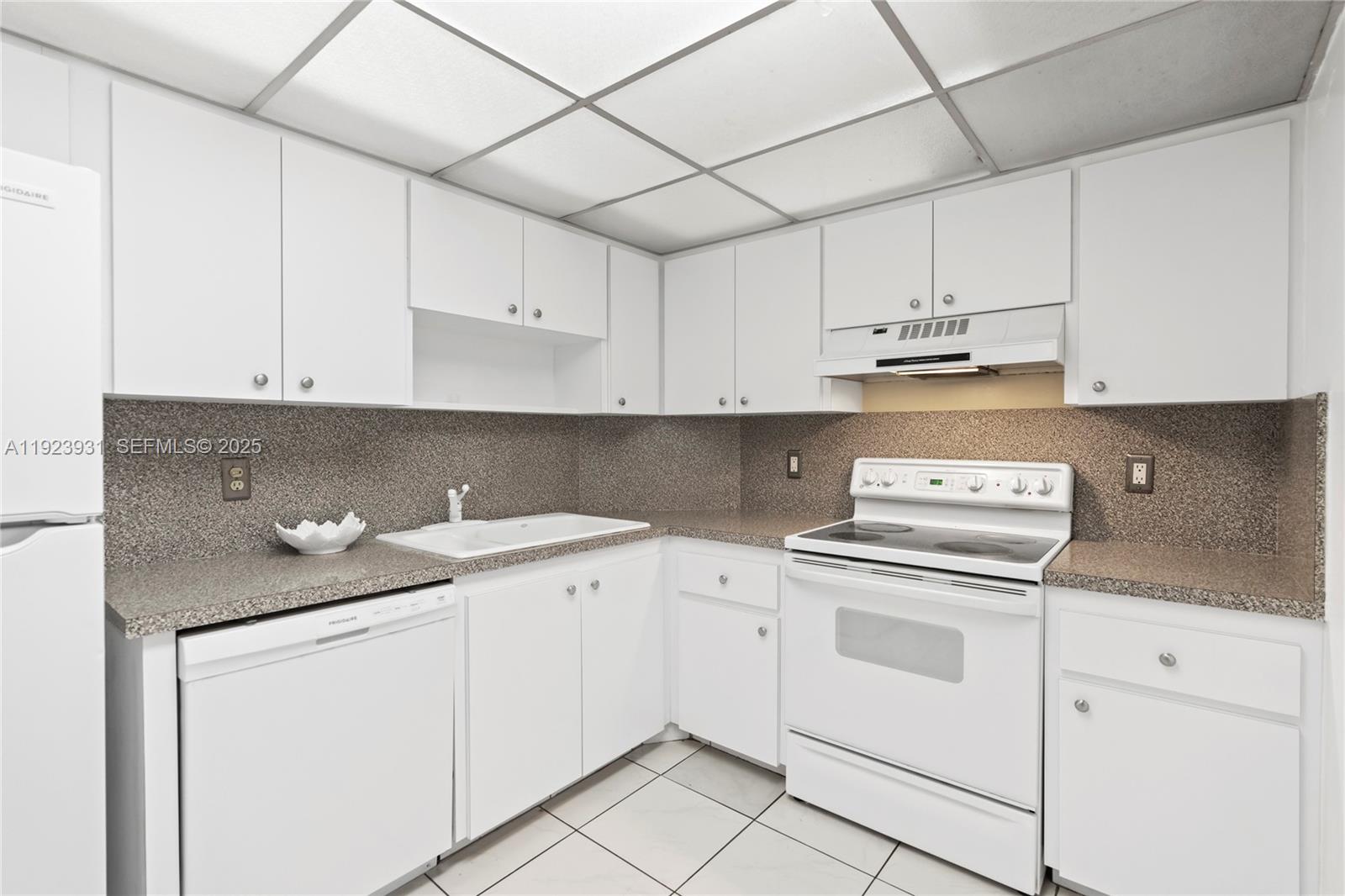 EMERALD HILLS C C APTS CO - Residential