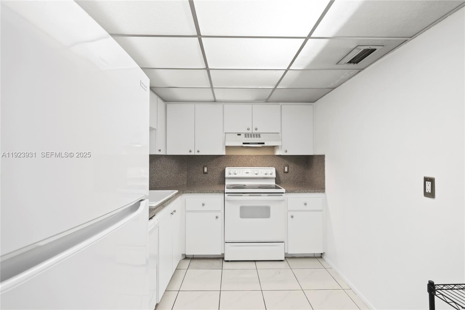 EMERALD HILLS C C APTS CO - Residential