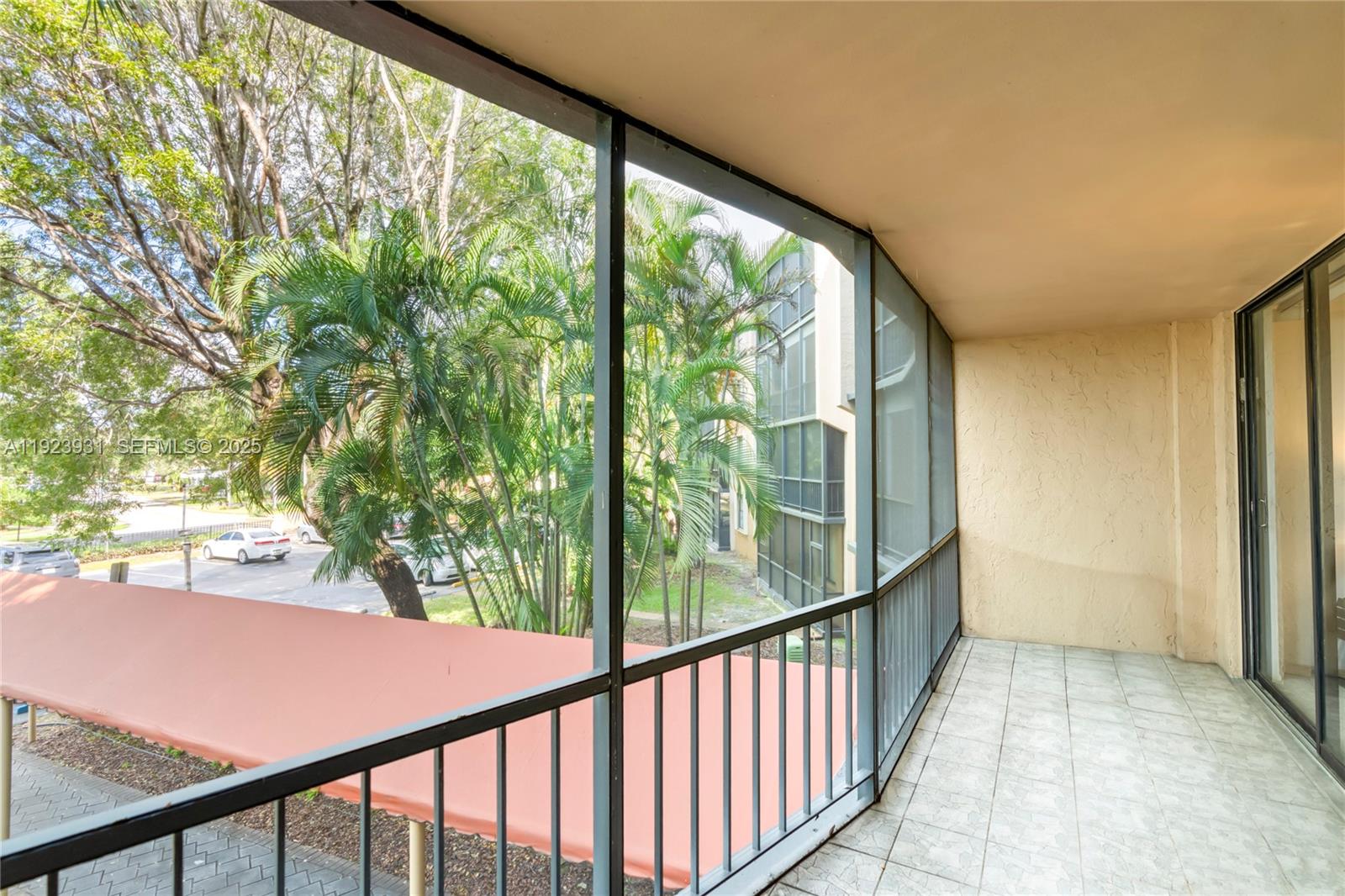 EMERALD HILLS C C APTS CO - Residential