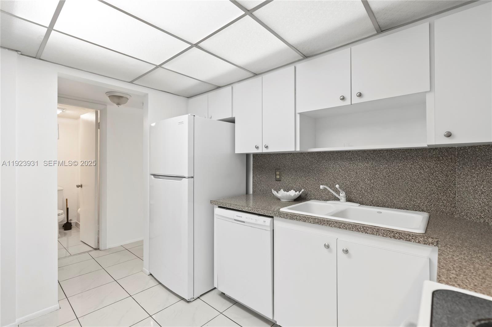 EMERALD HILLS C C APTS CO - Residential