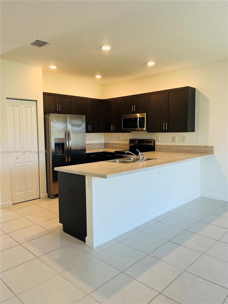 ENCLAVE SOUTH PHASE 2 - Residential