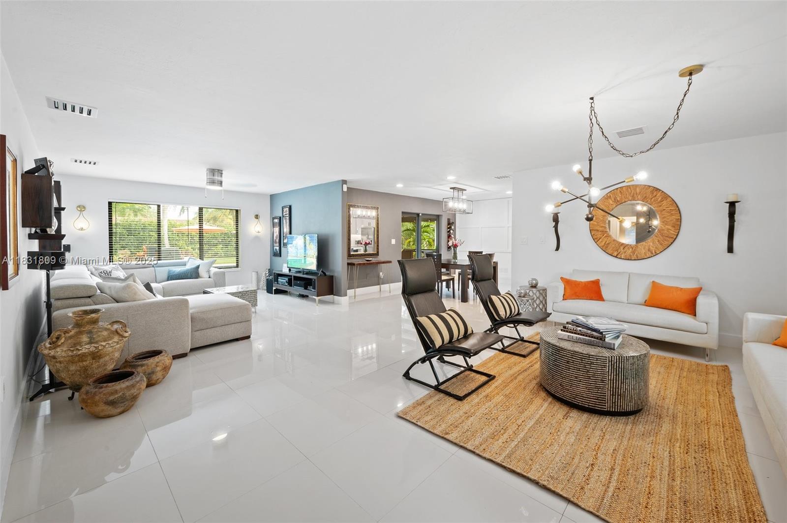 17605 SW 86th Ave, Palmetto Bay, FL, 33157/$1,475,000 3 17605 SW 86th Ave