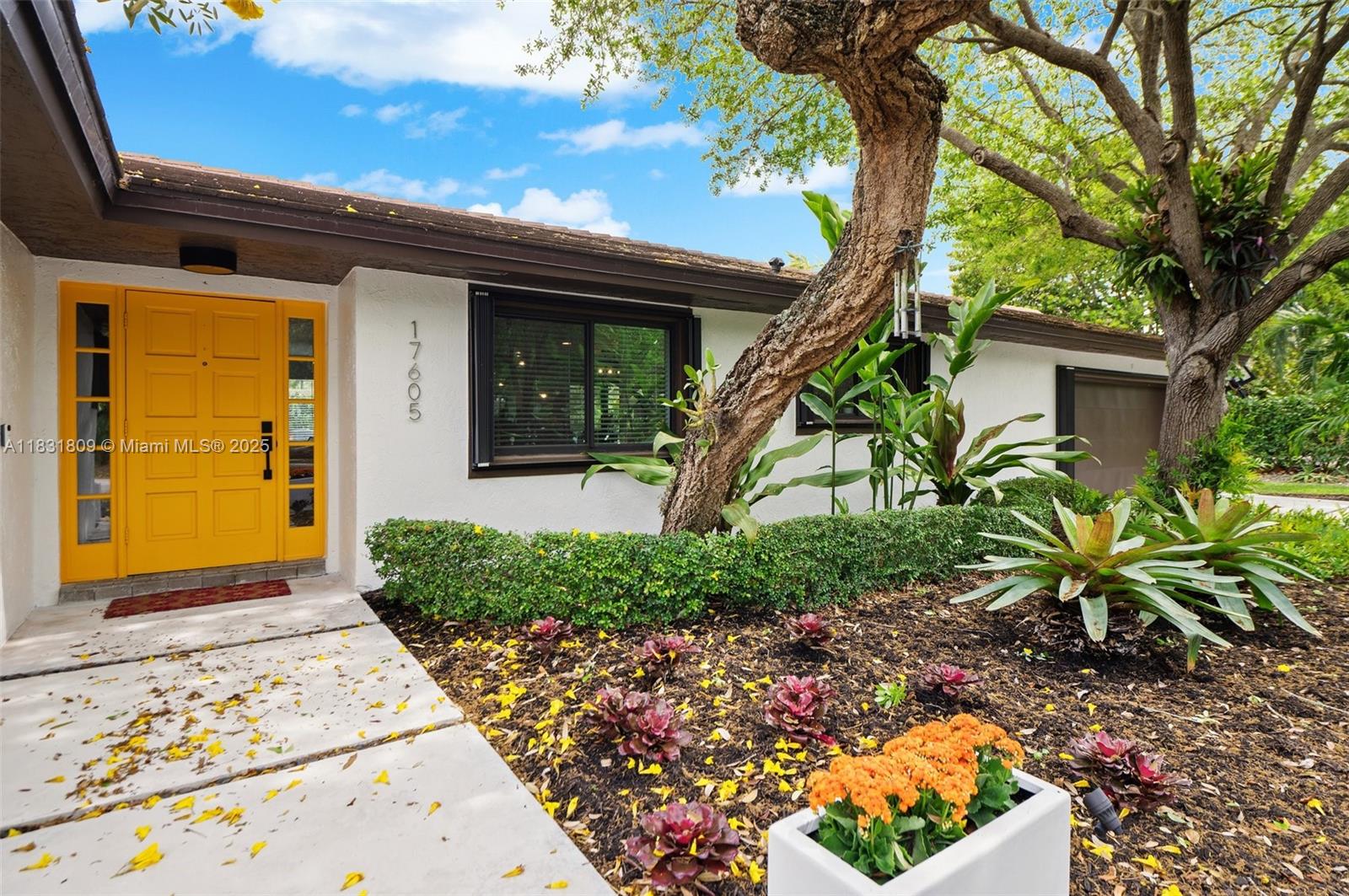 17605 SW 86th Ave, Palmetto Bay, FL, 33157/$1,475,000 2 17605 SW 86th Ave