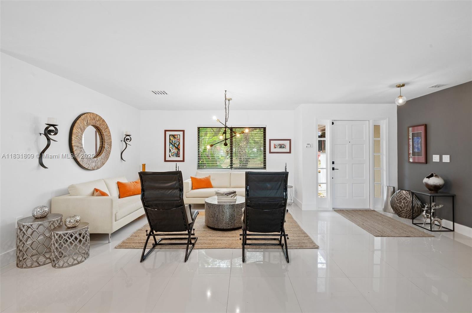 17605 SW 86th Ave, Palmetto Bay, FL, 33157/$1,475,000 4 17605 SW 86th Ave