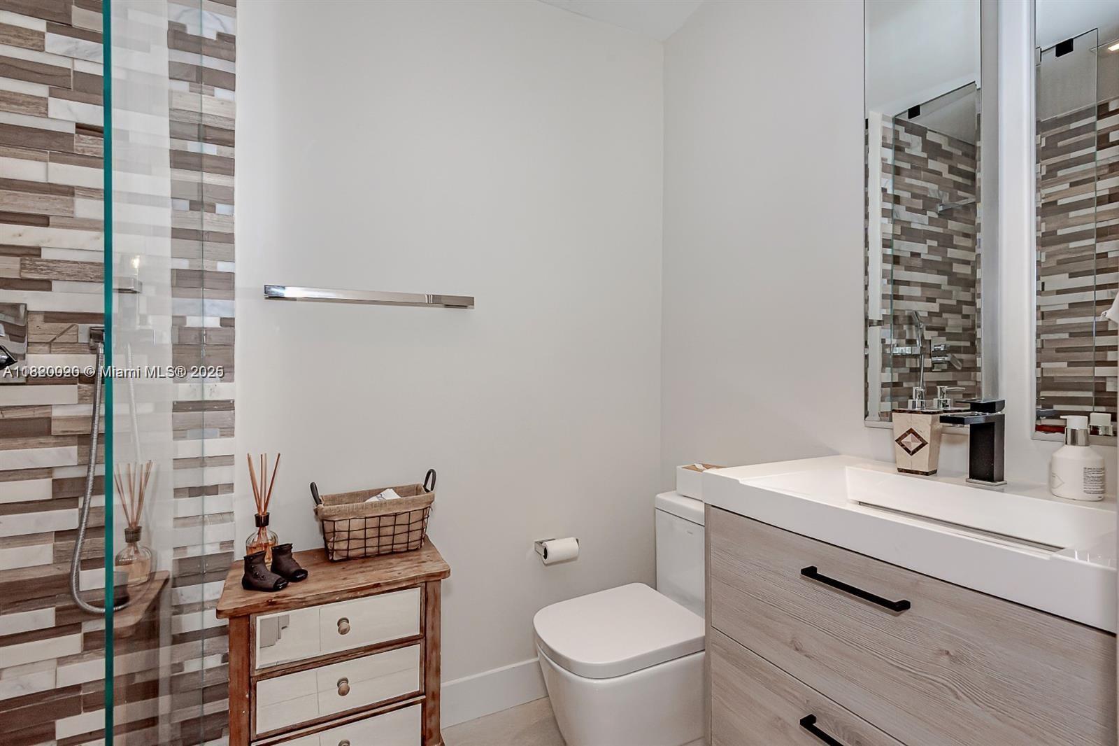AVENTURA LAKES PHASE 1 - Residential Lease