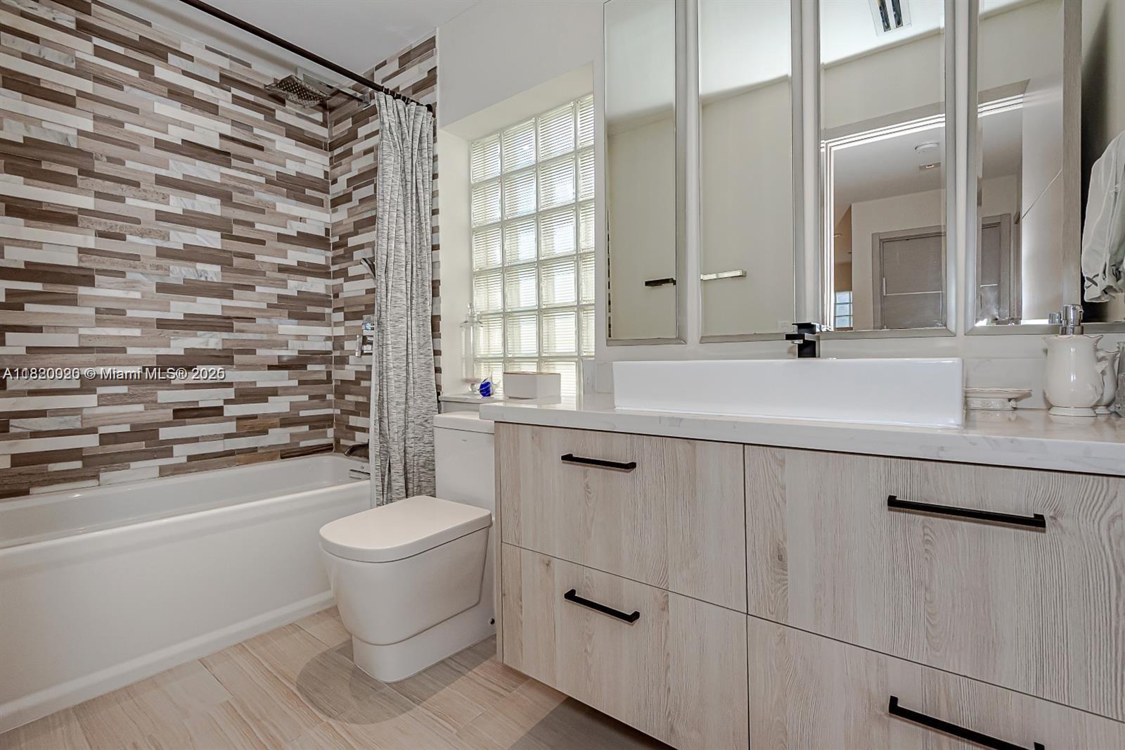 AVENTURA LAKES PHASE 1 - Residential Lease