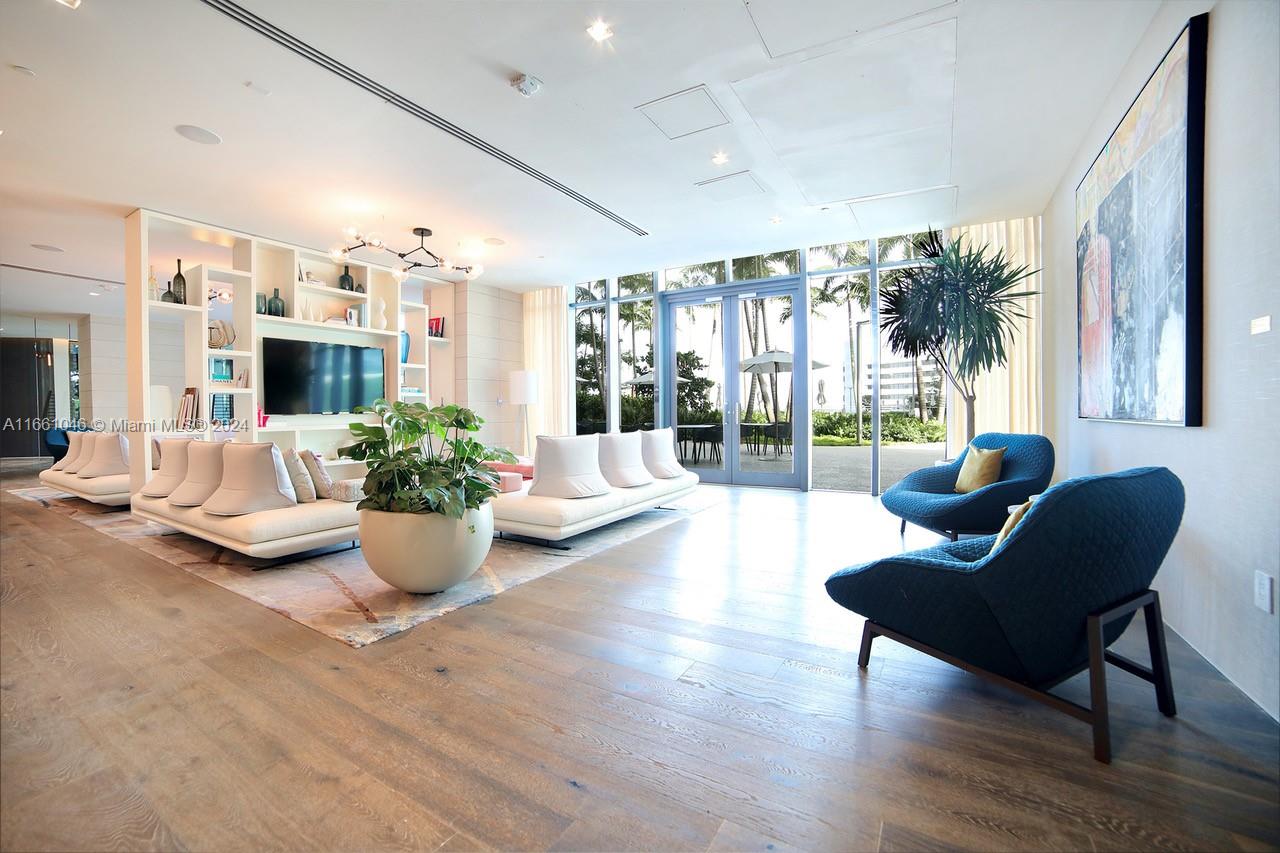 PARAISO BAY CONDO - Residential