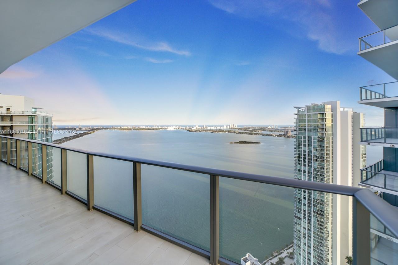 PARAISO BAY CONDO - Residential
