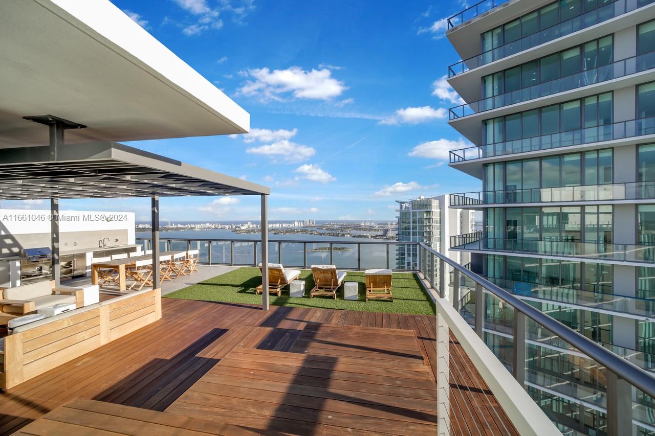 PARAISO BAY CONDO - Residential