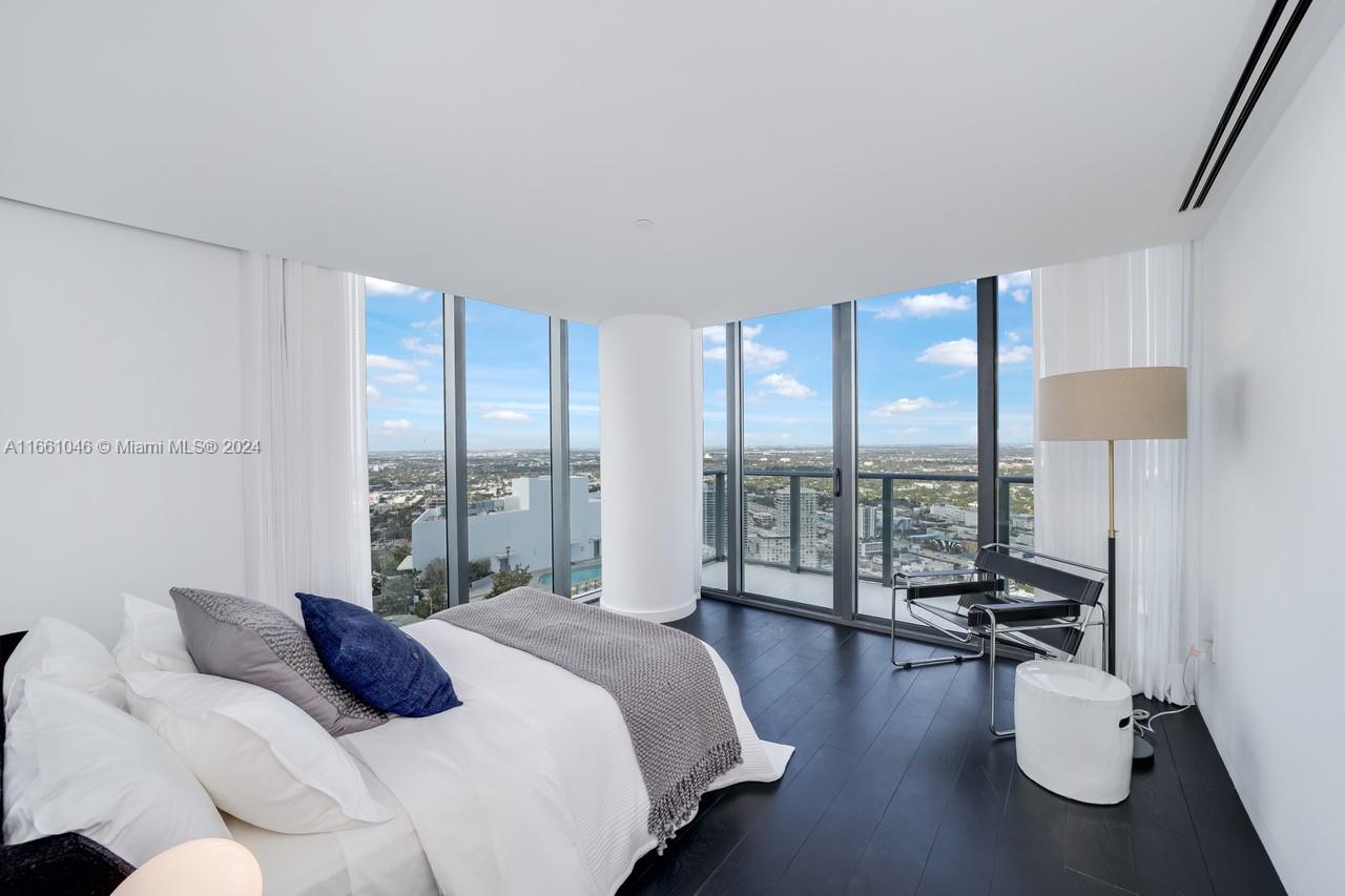 PARAISO BAY CONDO - Residential