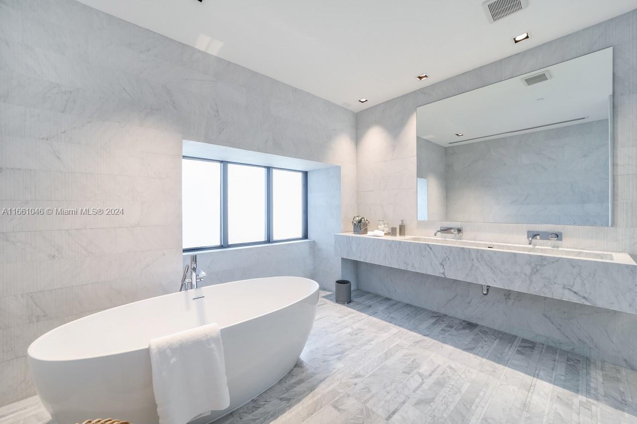 PARAISO BAY CONDO - Residential