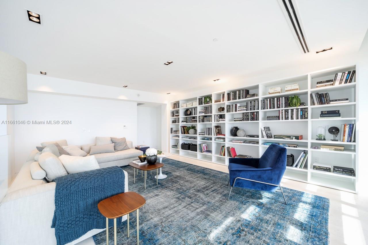 PARAISO BAY CONDO - Residential