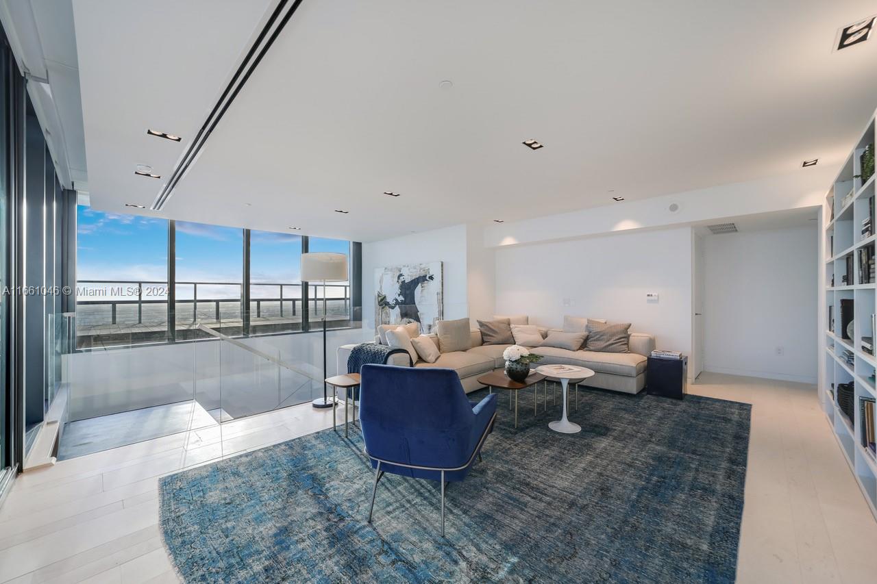 PARAISO BAY CONDO - Residential
