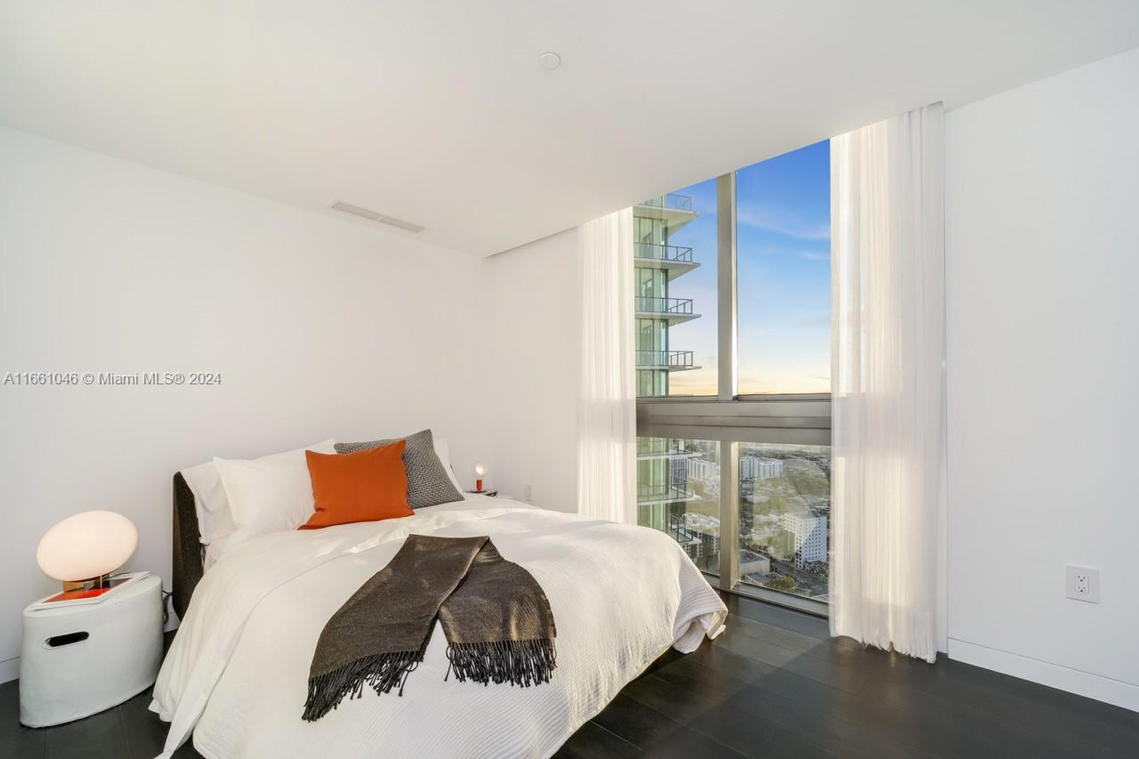 PARAISO BAY CONDO - Residential
