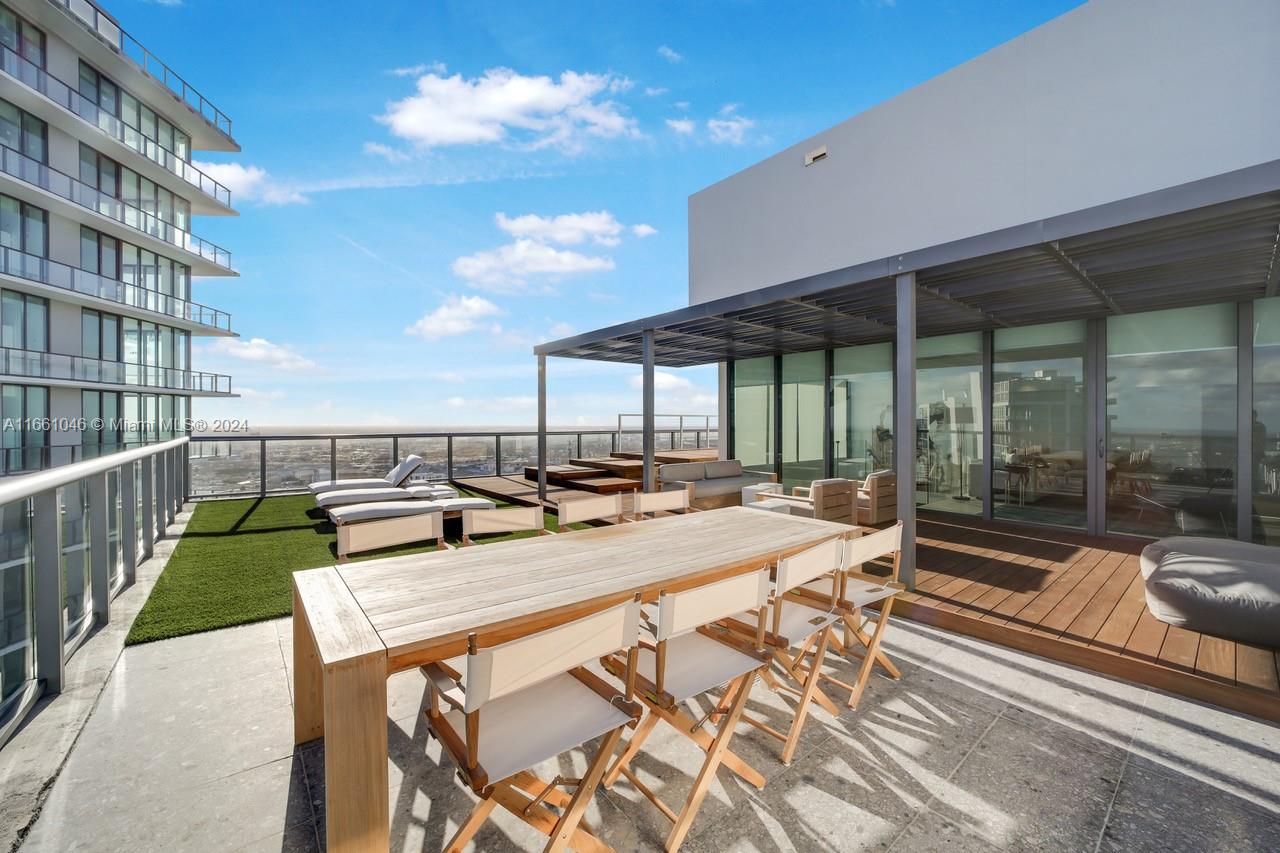 PARAISO BAY CONDO - Residential