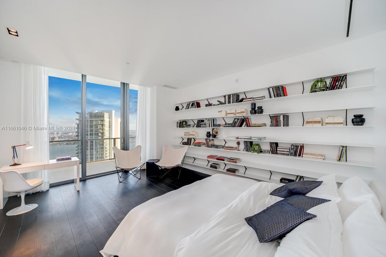 PARAISO BAY CONDO - Residential