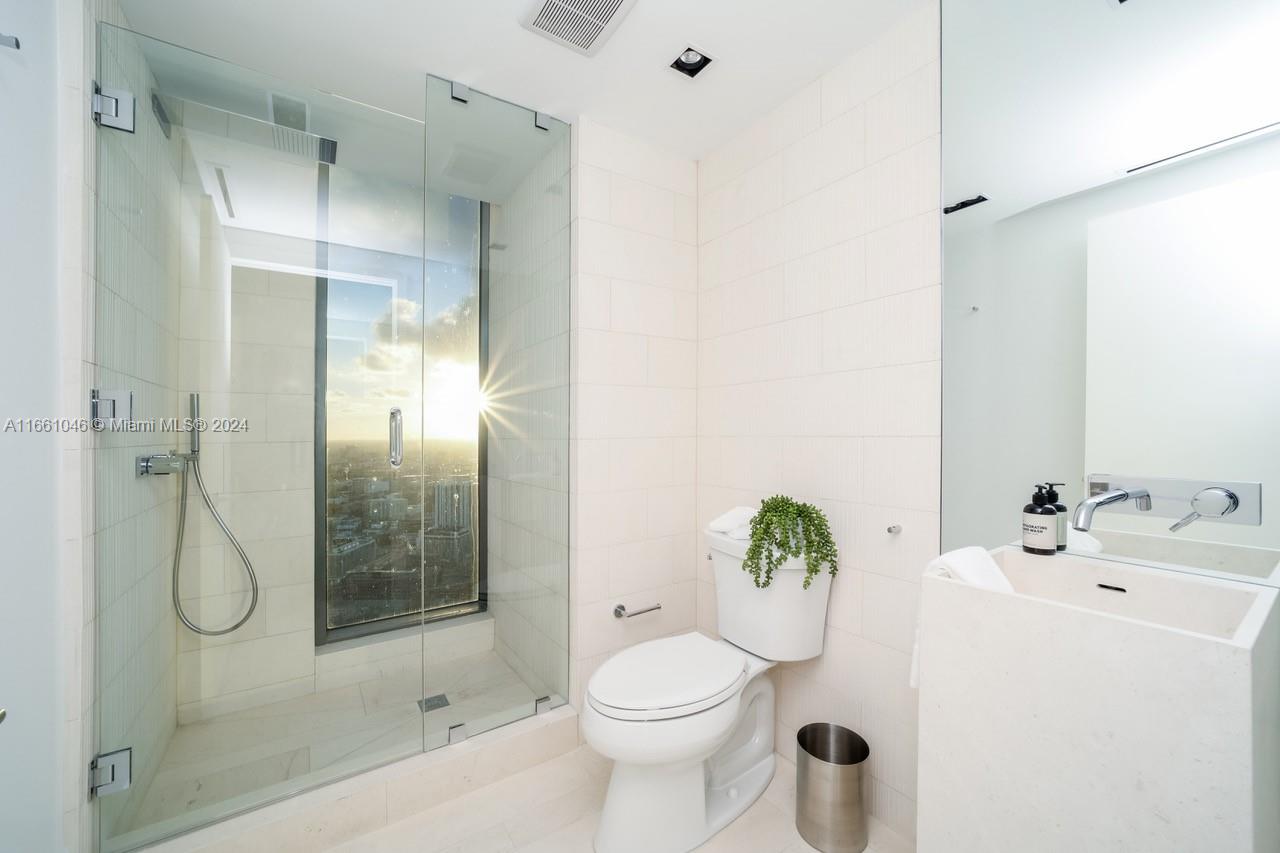 PARAISO BAY CONDO - Residential