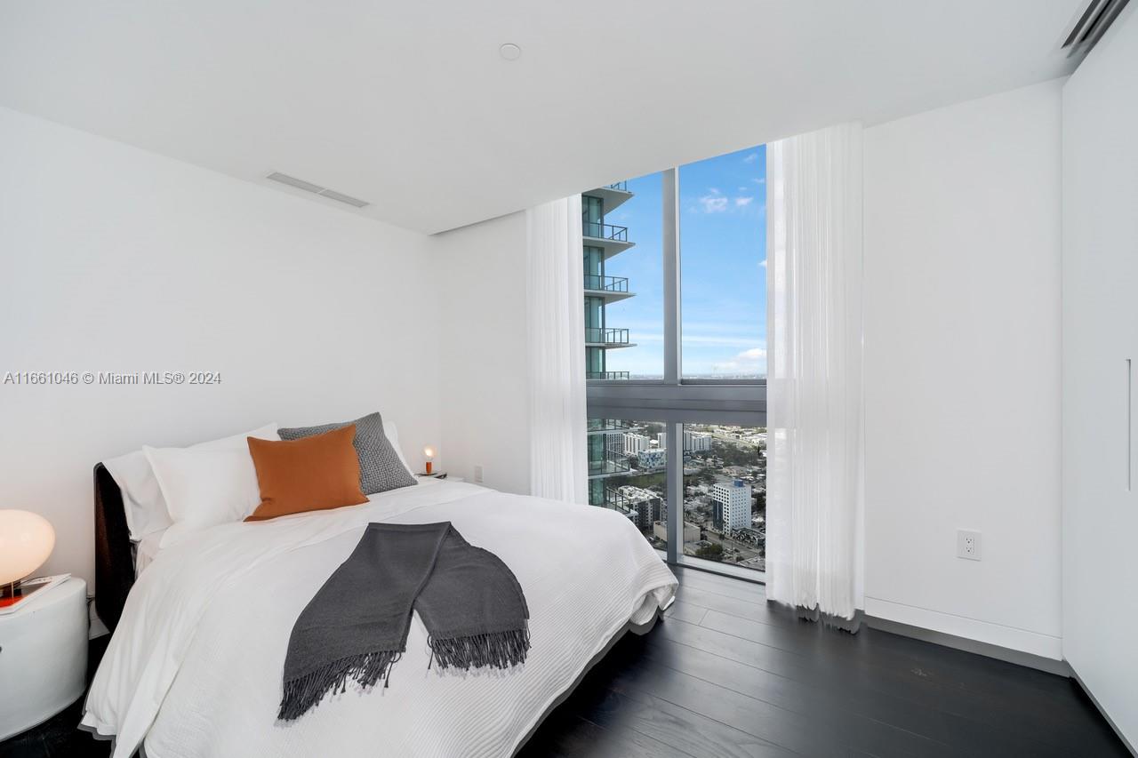 PARAISO BAY CONDO - Residential