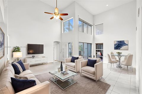 1046 Satinleaf St Hollywood FL 33019